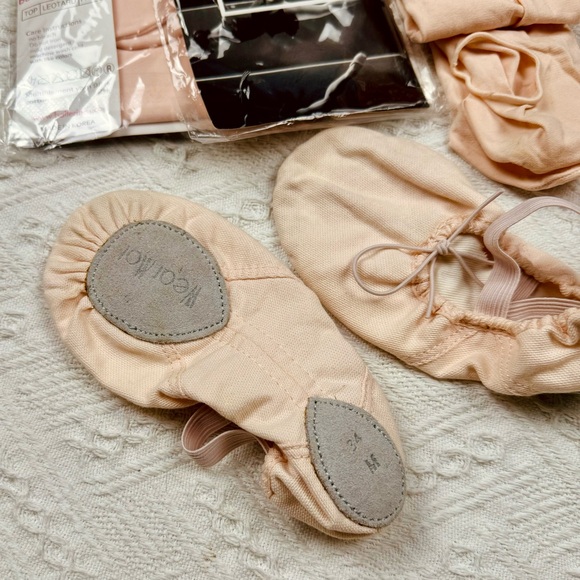 3 pairs of convertible ballet tights and ballet slippers - Picture 4 of 4
